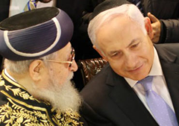 Major Jewish Newspaper Praises Vicious Anti-Gentile Chief Rabbi as “Well-Respected Giant”