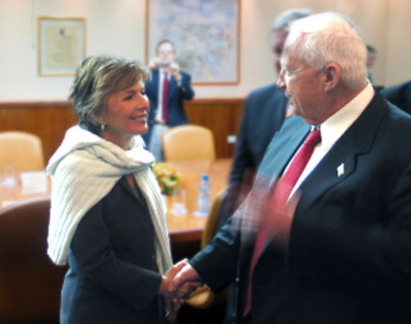 Sen. Barbara Levy-Boxer (left), sponsor of the new bill, shakes hands with wanted war criminal and former Israeli prime minister Ariel Sharon.