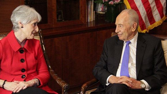 Jewish Supremacist Wendy Sherman, the “American” lead negotiator with Iran, meets with Israeli President Shimon Peres.
