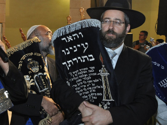 Chief Rabbi of Israel, David Lau: 'Stop non-Jews entering Israel.'