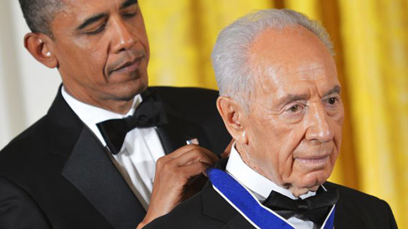 Obama-Peres-presidential-medal