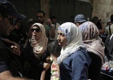 Israeli forces storm al-Aqsa Mosque, clash with Palestinians: Zio-Watch, August 2, 2015