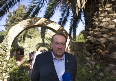 In West Bank, Huckabee defends ‘oven’ comment and supports settlements: Zio-Watch, August 18, 2015