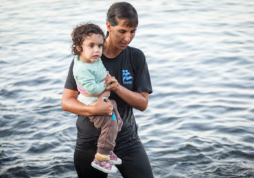 How Israeli volunteers on the ground in Europe are helping Syrian refugees: Zio-Watch, September 23, 2015