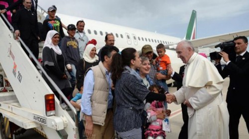 Pope-Francis-with-migrants