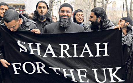 544bc-whose-law-members-of-islam4uk-leave-a-london-press-conference-in-january